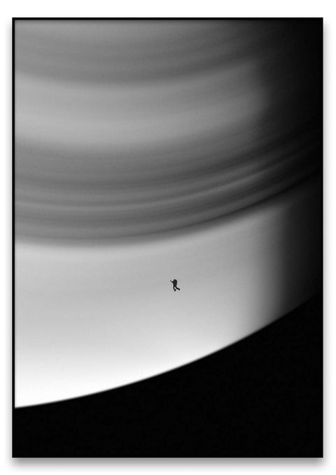 Eine Schwarz-Weiß-Fotografie von Raums Ringen.