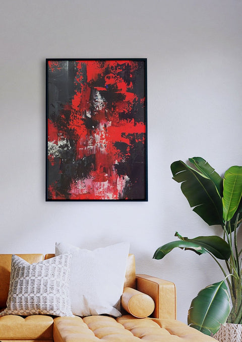 Über einer Couch in einem Wohnzimmer hängt ein Gemälde im abstrakten expressionistischen Stil mit dem Titel „You Made Me So Happy“.