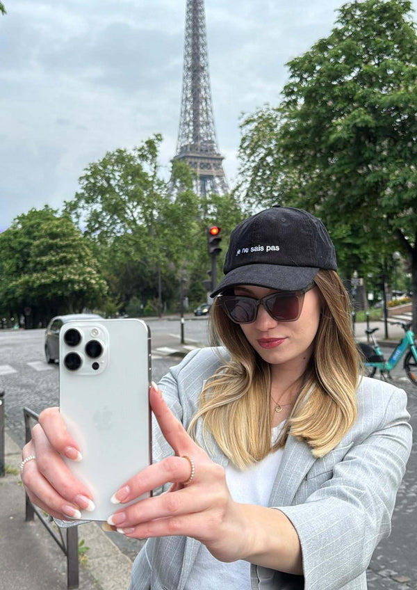 "Je ne sais pas" Corduroy Cap