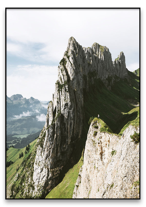 Eine Fotografie der Saxer Lücke mit einer Person auf dem Gipfel.