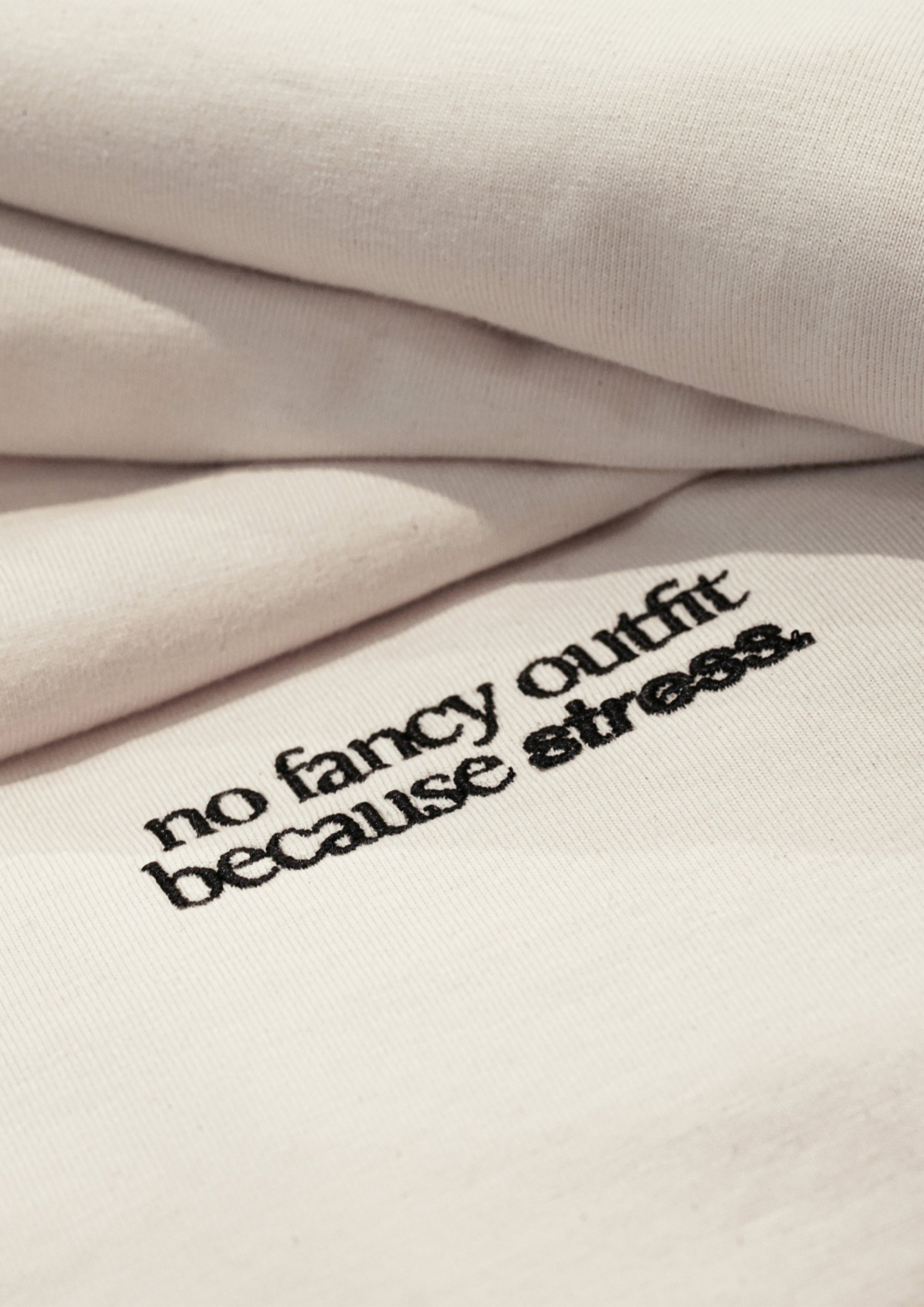 «No Fancy Outfit» Stickerei Heavy weight tee