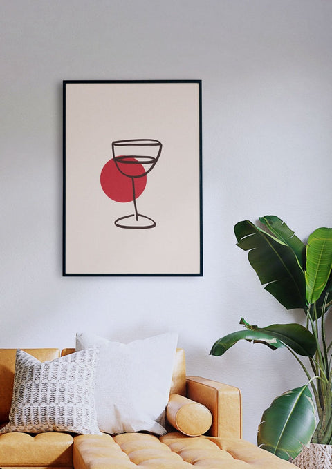 Ein minimalistischer Grafik-Design-Druck eines Color Your Wine, das über einem Sofa hängt.