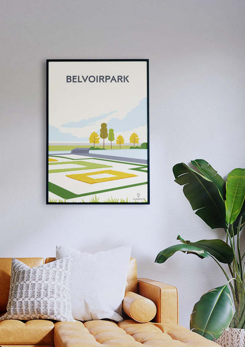 Ein Wohnzimmer mit einer Couch und einem Belvoirpark-Poster. Das professionell von einer erstklassigen Druckerei gedruckte Poster zeigt die atemberaubenden Kunstwerke talentierter Künstler.
