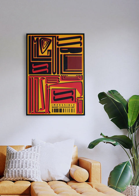 Ein „Impossible Bucket List“-Gemälde hängt über einer Couch in einem Wohnzimmer.