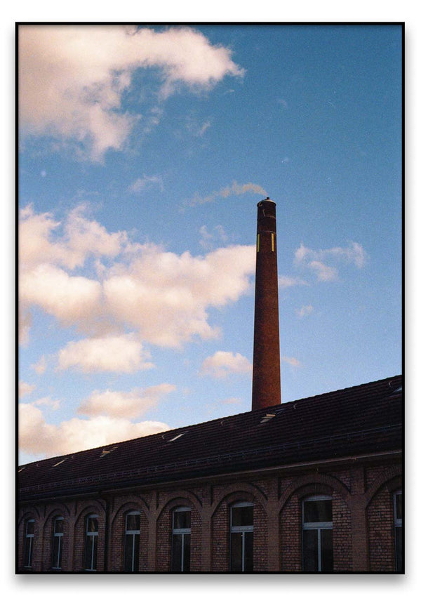 Ein Backsteingebäude mit Industrie.