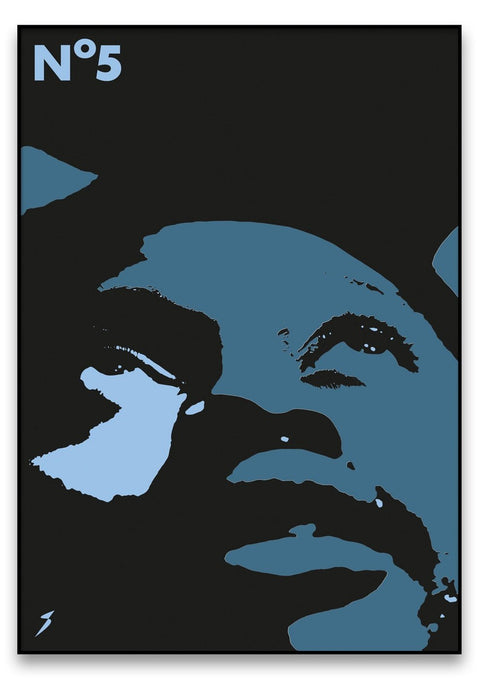 Ein schwarzes und blaues Poster mit abstraktem Porträt und den Worten Number Five darauf, gestaltet in starken Kontrasten.