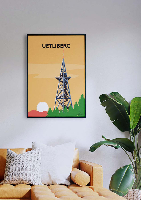 Ein Wohnzimmer mit einer Couch und einem Poster vom Uetliberg.