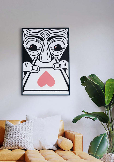 Eine Aufmerksamkeitsspanne von 4 Illustration eines Mannes mit einem Herz im Gesicht, der über einer Couch hängt.
